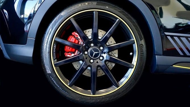 Mercedes-Benz wheel with Continental tyre
