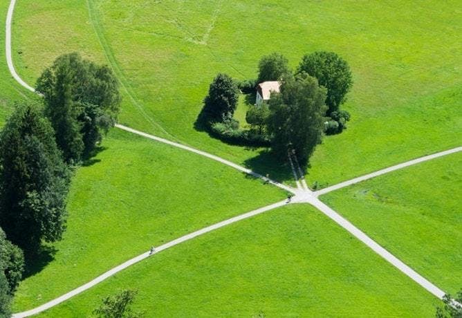 An unmarked crossroads in the middle of green fields