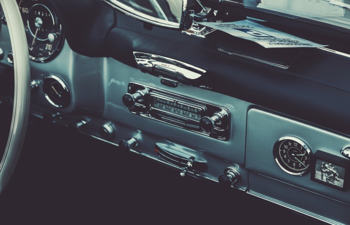 close-up-of-car-radio-and-other-controls